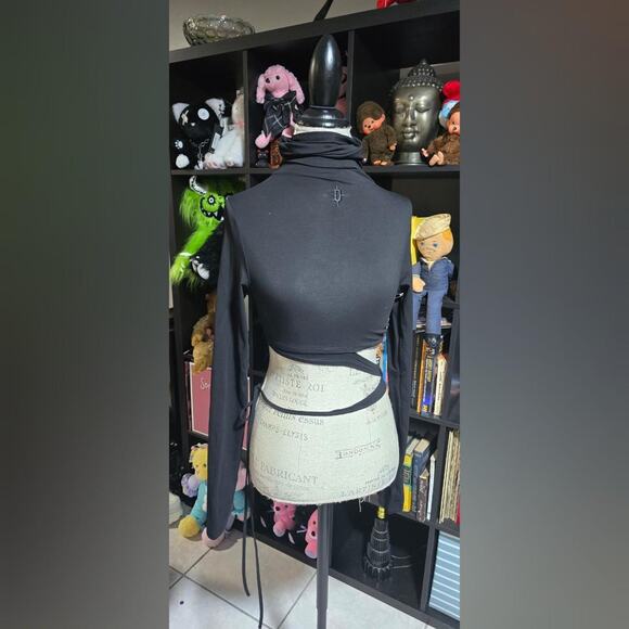 Darker Wavs Warp Long Sleeve Wrap Top Possible SAMPLE - Picture 2 of 3